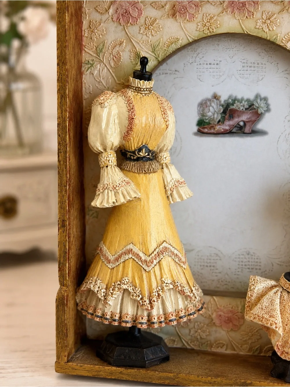 Vintage Victorian Fashion Shadow Box Dress Form Hat Miniature Wall Decor